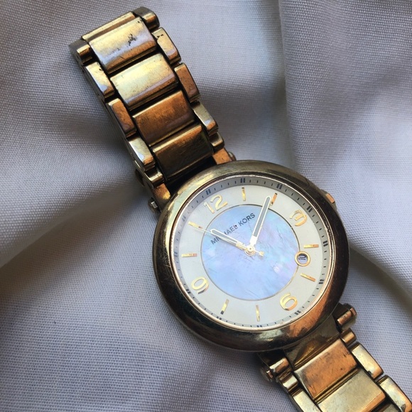 Michael Kors well used gold pearl watch - Picture 2 of 9